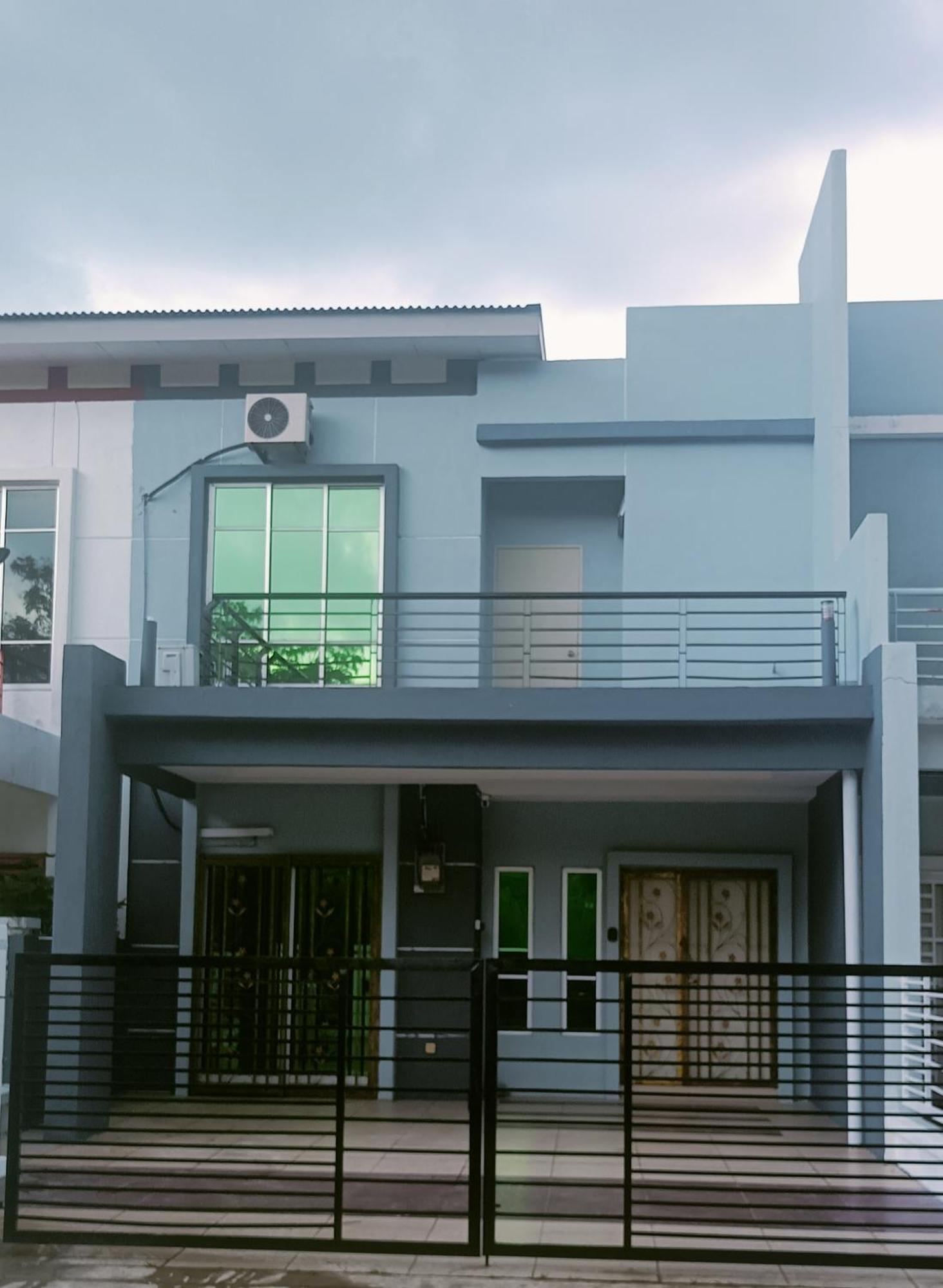 4 Bedrooms Homestay, Fully Aircond In Sendayan By D'Kay Homes I 10-15 Pax 세렘반 외부 사진